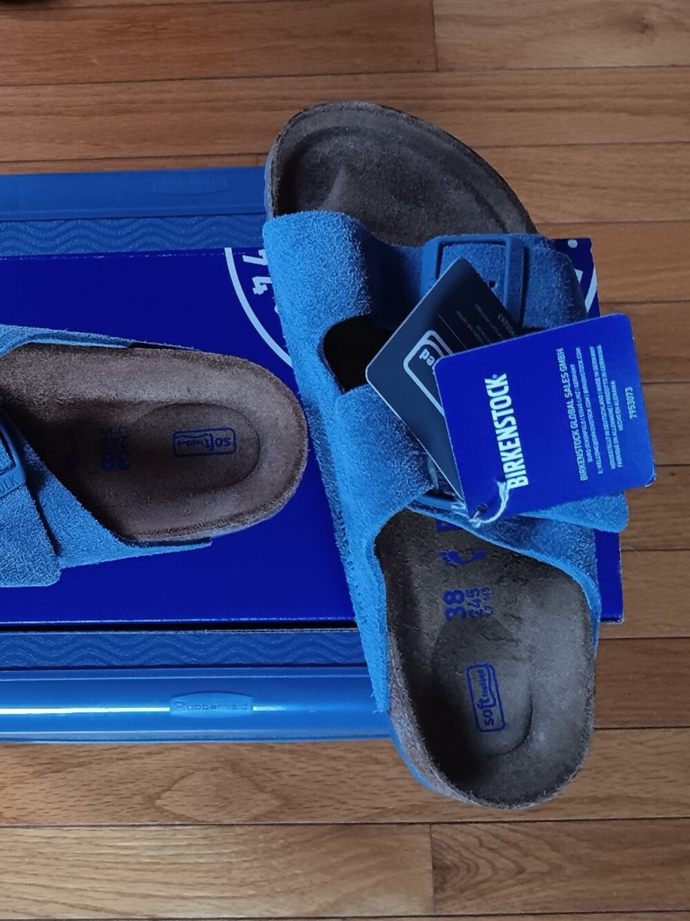 *HOST PICK!!!/LAST CHANCE* New Arizona Suede Sandals, size 7-7 1/2 - Picture 3 of 7